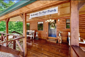 Cozy Cabin 3br, Hot tub, playset, Near Everything!